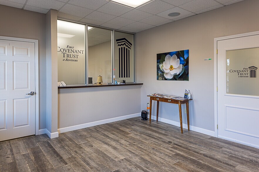 More Photos Of 801-C Sunset Dr, Johnson City Office Residential For Lease