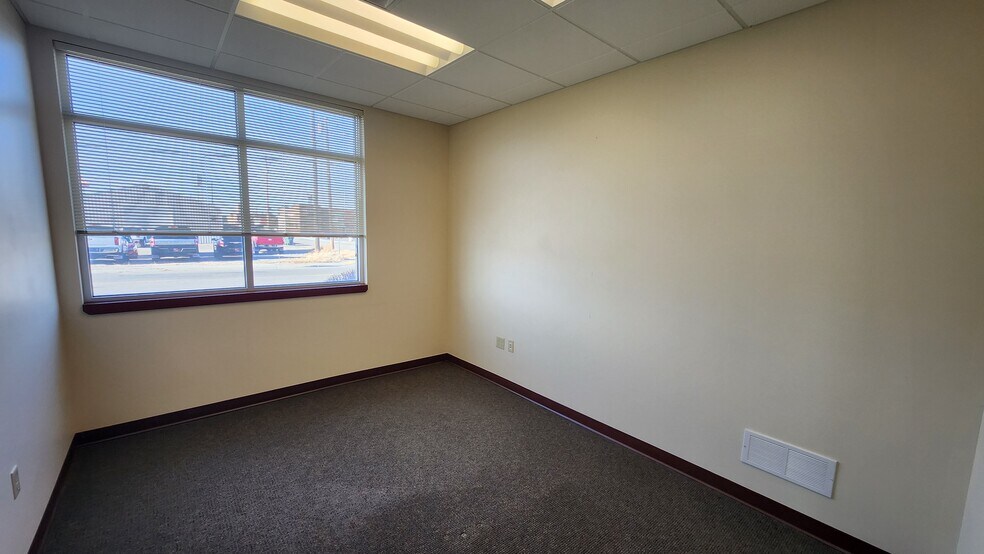 More Photos Of 370 N Meridian St, Blackfoot Office For Lease
