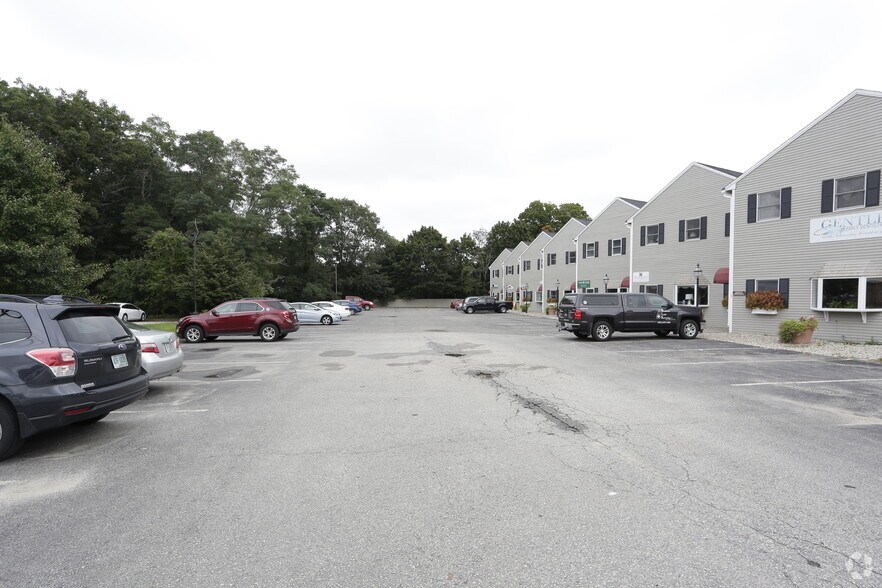 More Photos Of 861 Lafayette Rd, Hampton Office For Lease