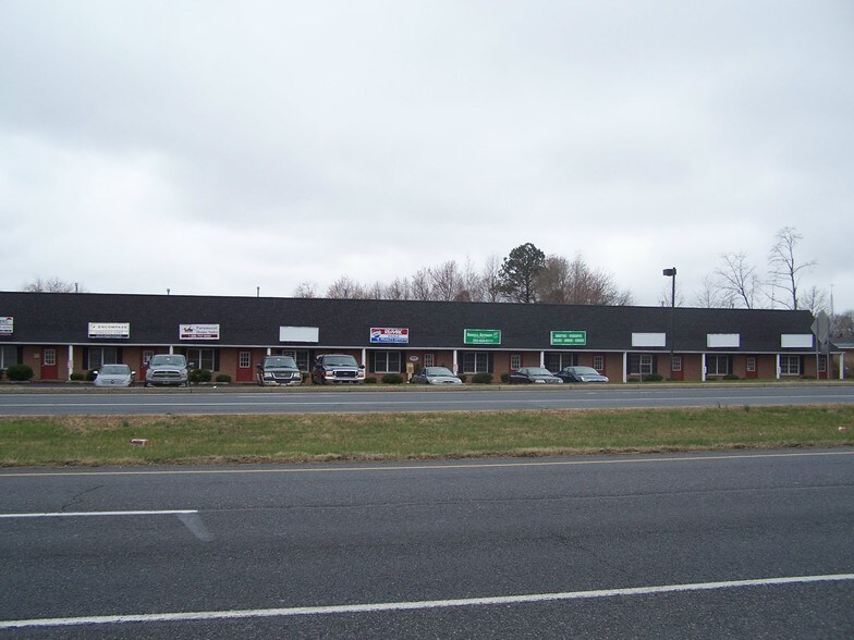 More Photos Of 5609-5621 Dupont Pky, Smyrna Office For Lease