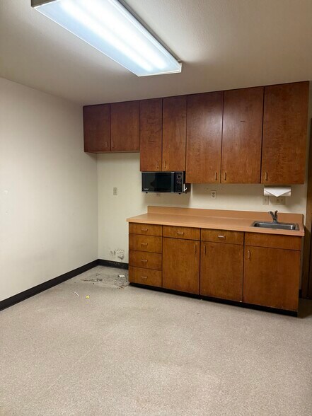More Photos Of 100 Horseshoe Lane, Weaverville Office For Sale