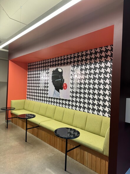 More Photos Of 2001 Killebrew Dr, Bloomington Office For Lease