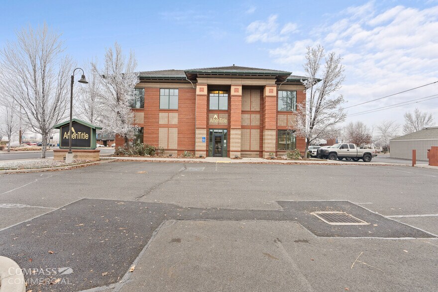 More Photos Of 735 SW 6th St, Redmond Office For Lease