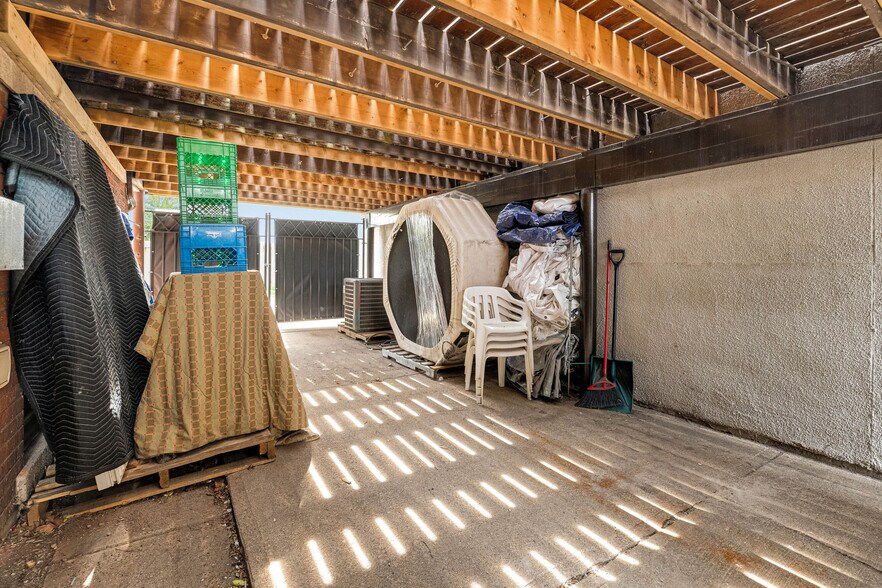 More Photos Of 1451 Ouellette Av, Windsor Office Residential For Sale