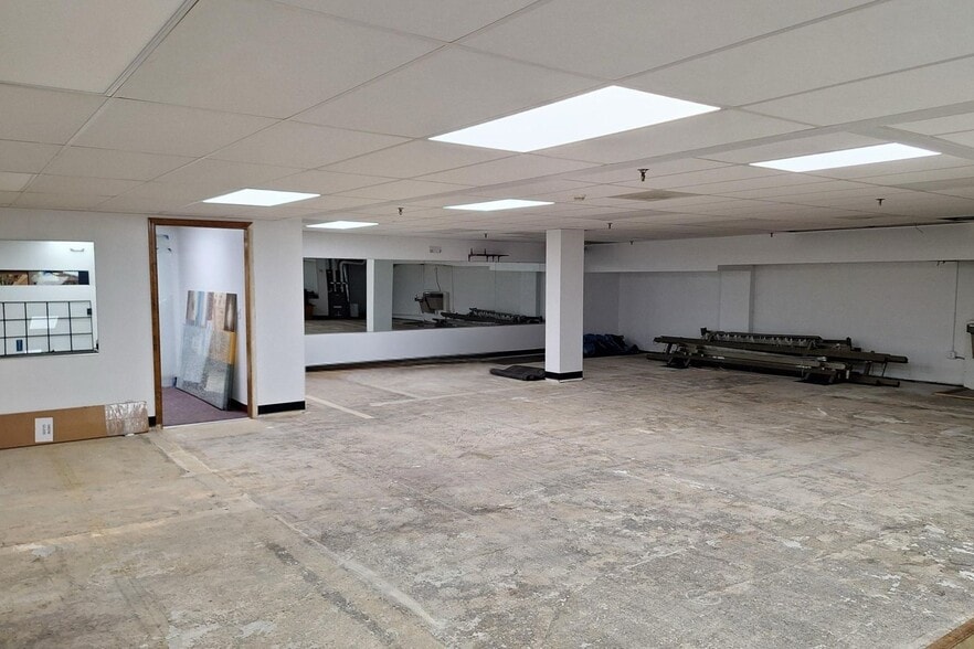 More Photos Of 666 Main Ave, Norwalk Storefront Retail Office For Lease