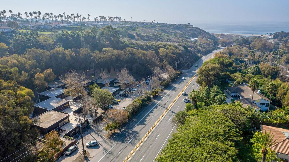 More Photos Of 29350 Pacific Coast Hwy, Malibu Office For Sale