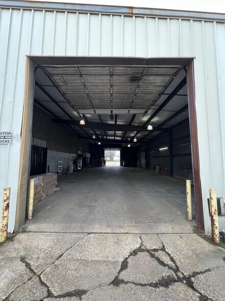 More Photos Of 410 Hamilton Rd, Bossier City Warehouse For Lease