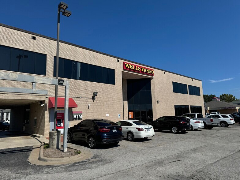 More Photos Of 6112 McCart Ave, Fort Worth Office For Sale