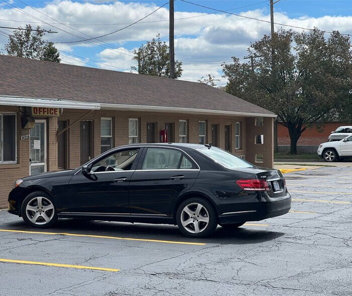 More Photos Of 28710 Van Dyke Ave, Warren Hotel For Sale