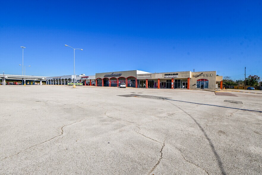 More Photos Of 11502-11600 Hughes Rd, Houston Freestanding For Sale