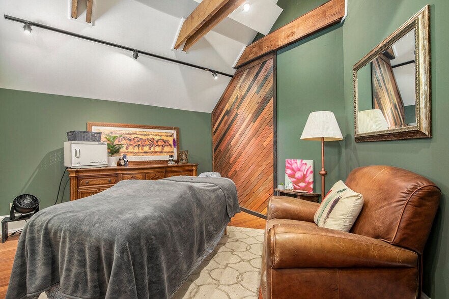 More Photos Of 149 W Saint Clair St, Romeo Medical For Sale