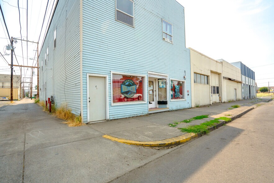 More Photos Of 54 W Sherman St, Lebanon Storefront For Sale