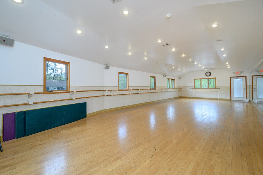 More Photos Of 355 Buckelew Ave, Monroe Township Freestanding For Sale