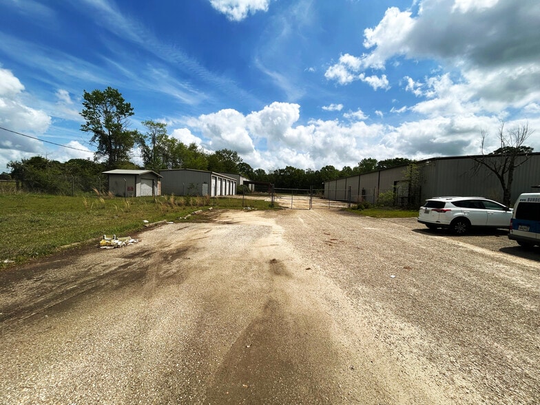 More Photos Of 378 Eastland Rd, Dothan Distribution For Sale