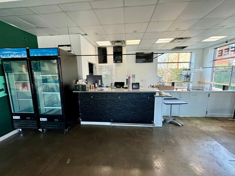 More Photos Of 529 E Howell Ave, Alexandria Restaurant For Lease