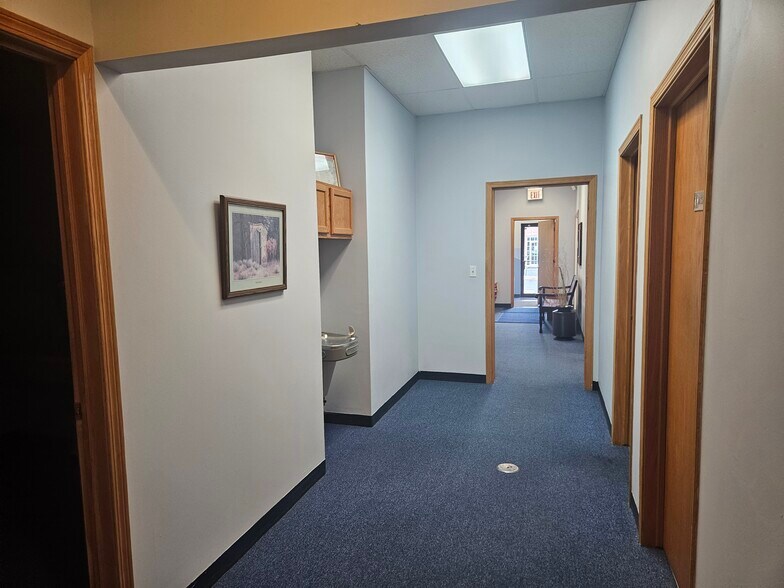 More Photos Of 3230 Executive Dr, Joliet Office For Sale