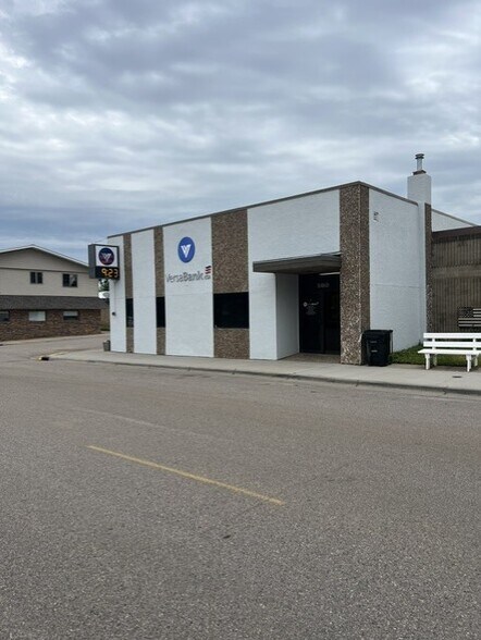 More Photos Of 580 Main St, Holdingford Bank For Sale