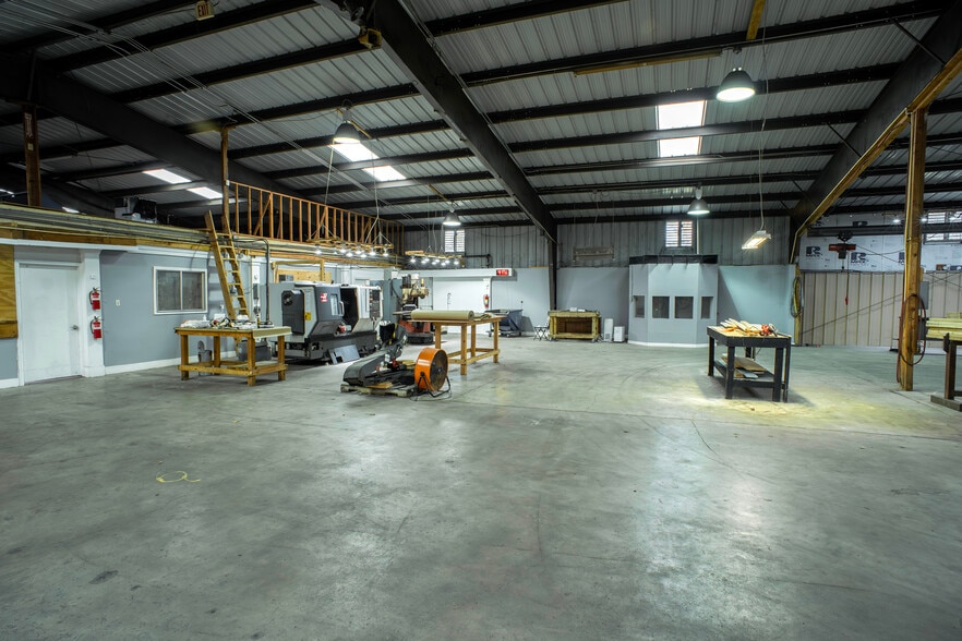 More Photos Of 910 Brenda St, Houston Warehouse For Sale