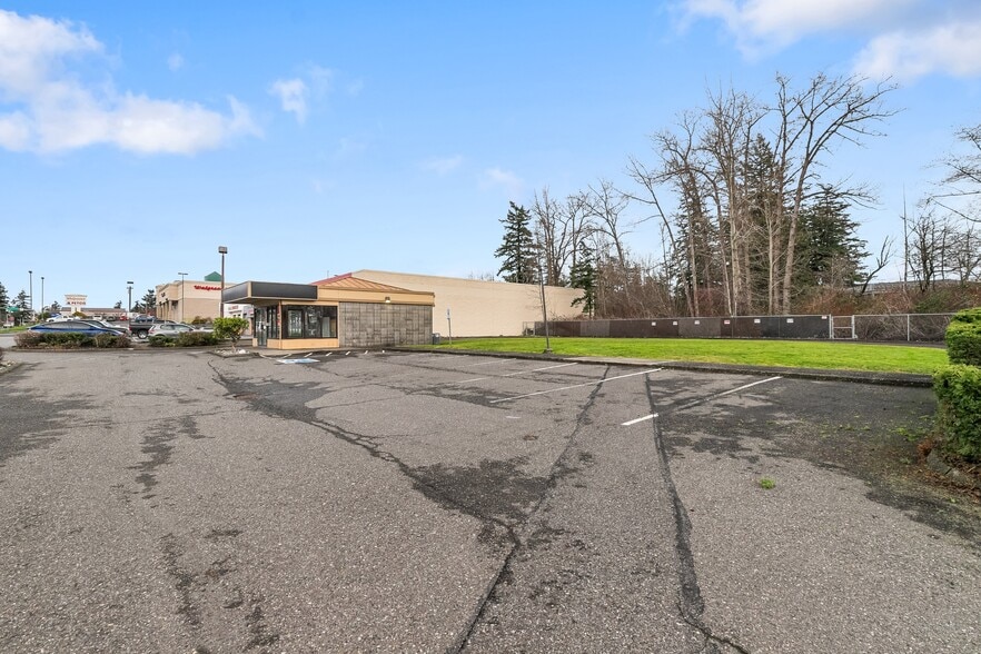 More Photos Of 4040 Meridian St, Bellingham Bank For Sale