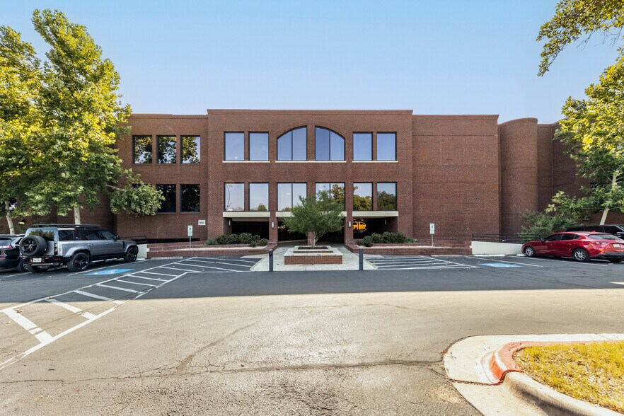 More Photos Of 3101 Bee Caves Rd, Rollingwood Office For Lease
