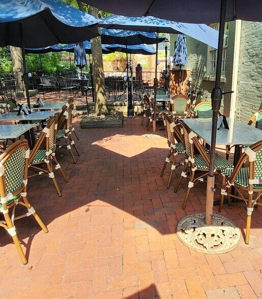 More Photos Of 515 S Main St, Saint Charles General Retail For Sale