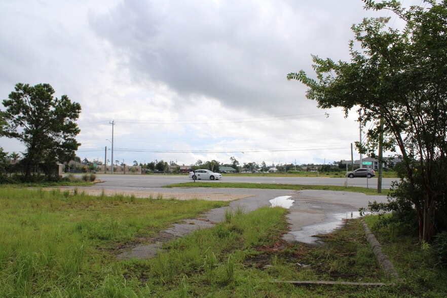 More Photos Of 3931 W Highway 390, Panama City Service Station For Sale