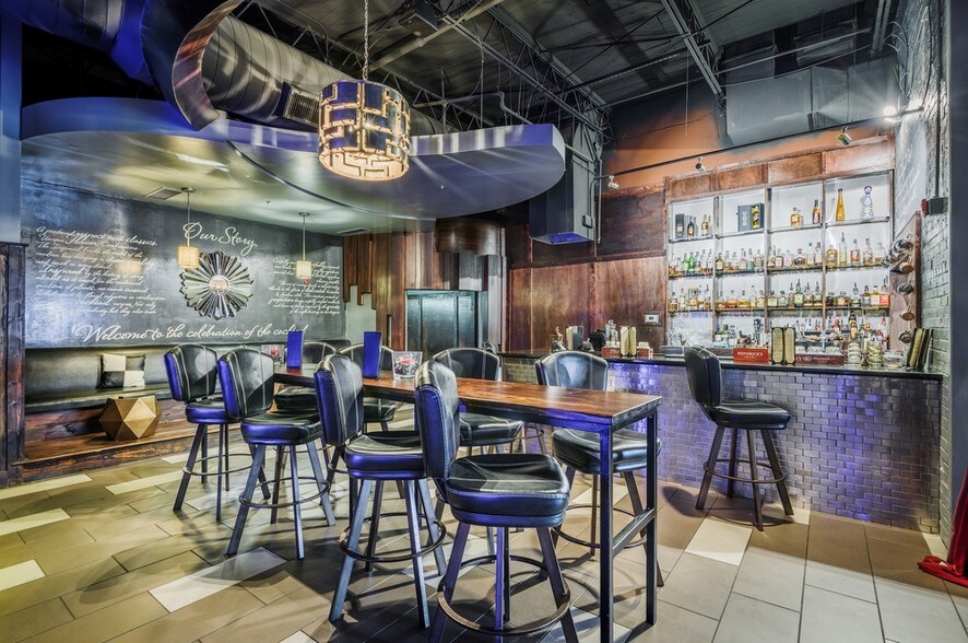 More Photos Of 300-314 N College St, Charlotte General Retail For Lease