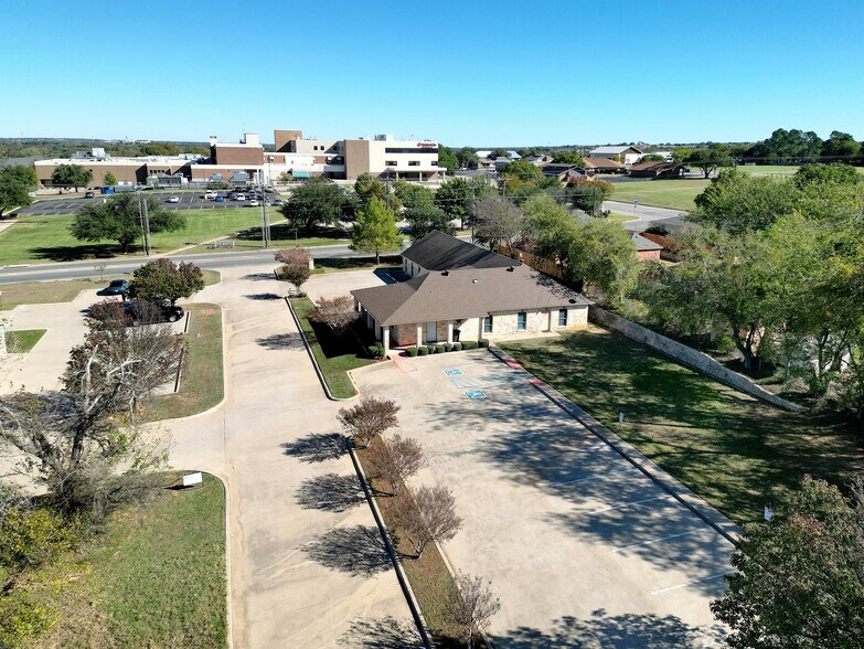 More Photos Of 924 Foster Ln, Weatherford Medical For Lease