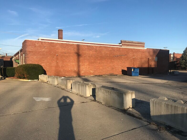 More Photos Of 137 E Washington St, Shelbyville Lodge Meeting Hall For Lease