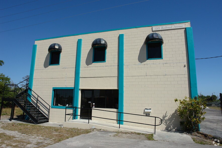 More Photos Of 1201 Railroad Ave, Stuart Warehouse For Sale
