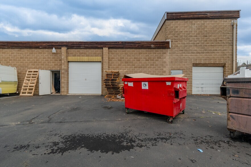 More Photos Of 925 N Central Ave, Medford General Retail For Sale