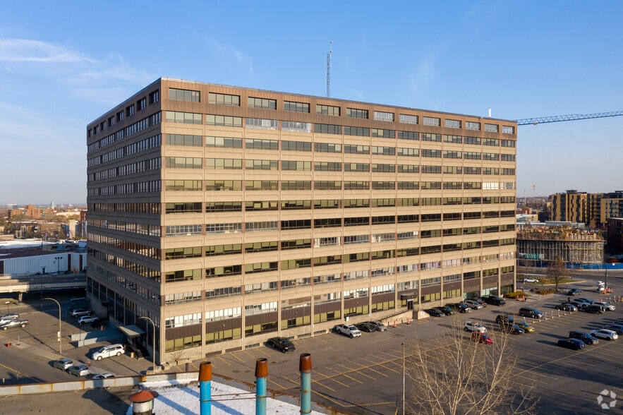 5800 SaintDenis Rue, Montréal, QC H2S
