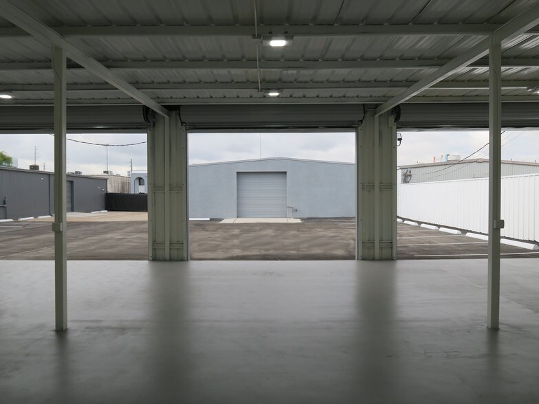 More Photos Of 5830 Star Ln, Houston Light Distribution For Lease