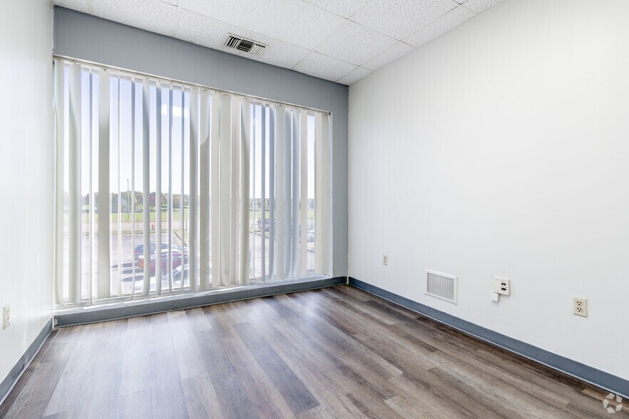 More Photos Of 3385 Airways Blvd, Memphis Office For Sale