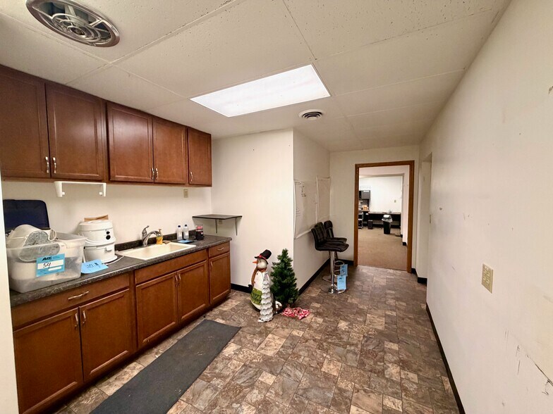 More Photos Of 4303 E 39th St, Kearney Warehouse For Sale