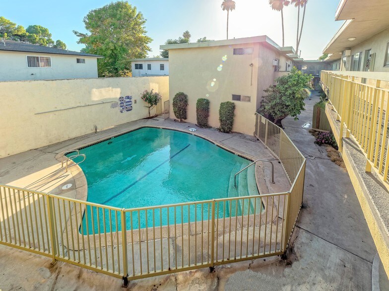 More Photos Of 6632 Darby Ave, Reseda Apartments For Sale