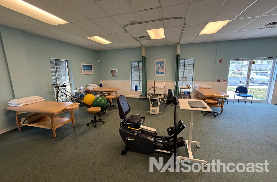 More Photos Of 3395-3405 NW Federal Hwy, Jensen Beach Freestanding For Sale