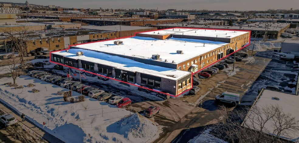 Primary Photo Of 600-650 Boul Lebeau, Montréal Warehouse For Lease