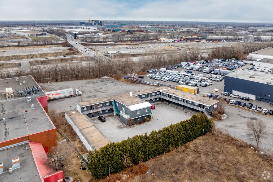 Primary Photo Of 6960 Rue Saint-Jacques, Montréal Hotel For Sale