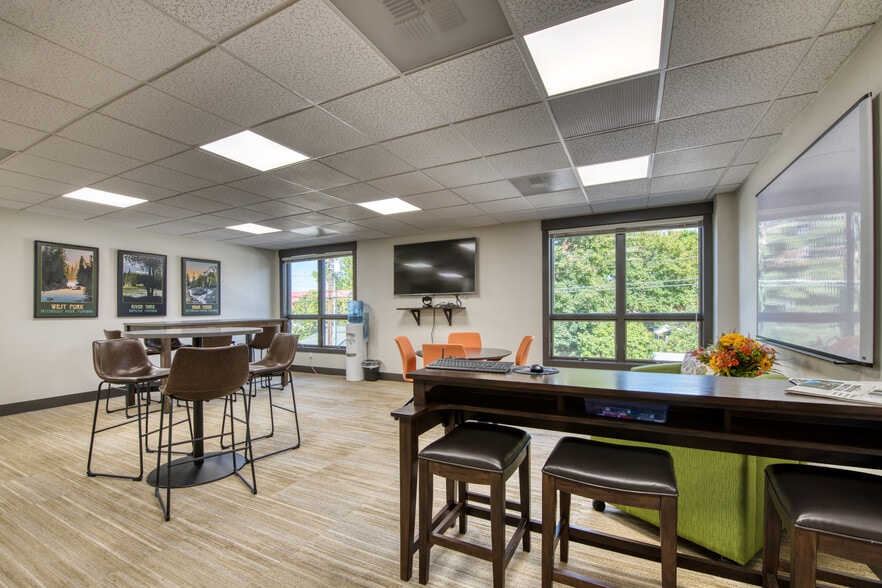 More Photos Of 120 S 5th St, Hamilton Office For Sale