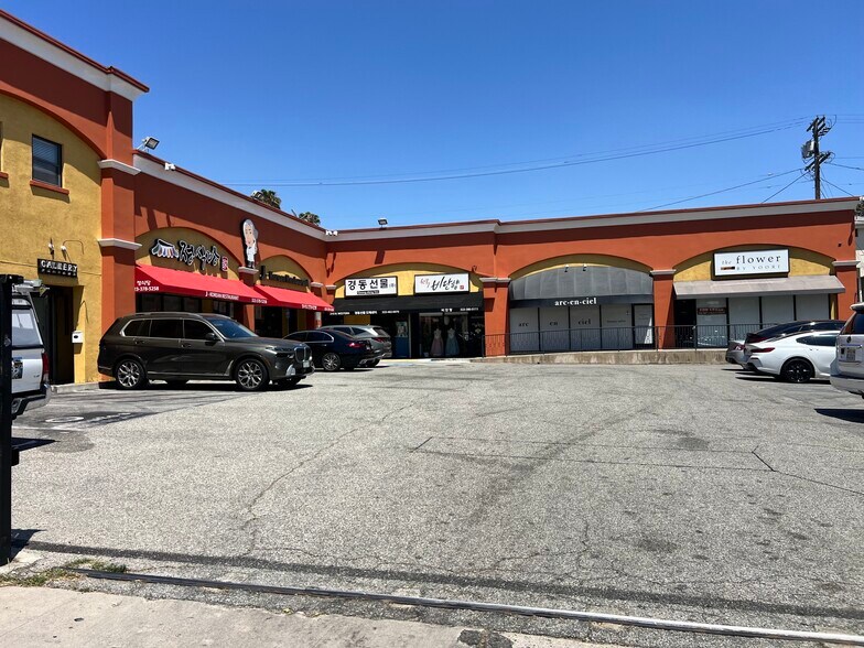 More Photos Of 210 N Western Ave, Los Angeles Storefront For Lease