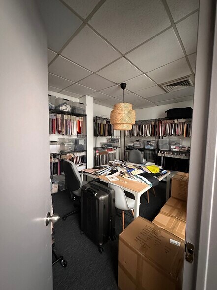 More Photos Of 1143-1147 47th Ave, Long Island City Showroom For Lease