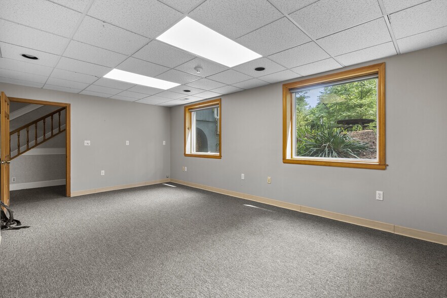 More Photos Of 80 W Avon Rd, Avon Medical For Sale