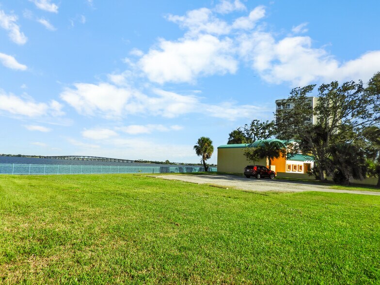 More Photos Of 1331 S Harbor City Blvd, Melbourne Office Residential For Lease