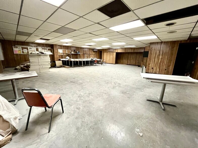 More Photos Of 103 S Acres St, Sikeston Distribution For Lease