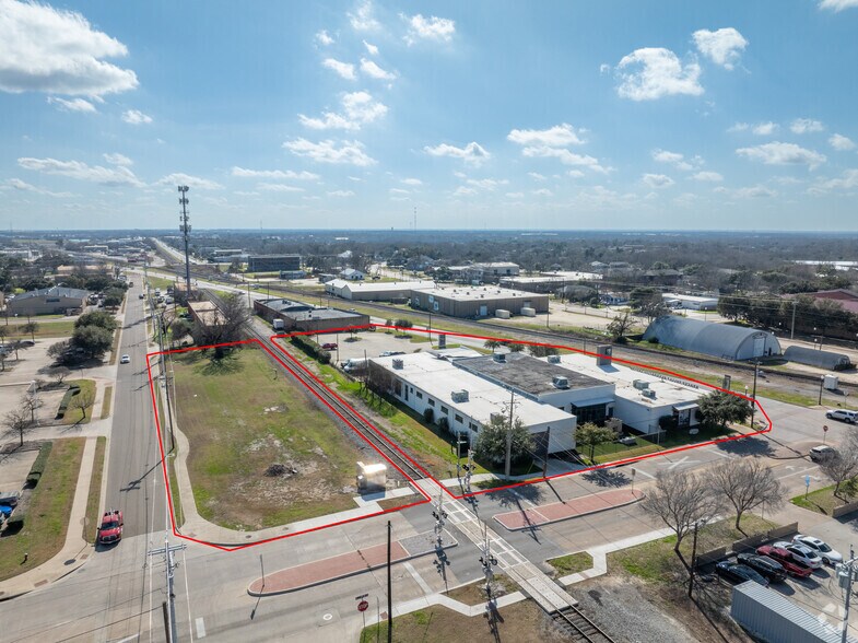 More Photos Of 401 S Main St, Bryan General Retail For Sale