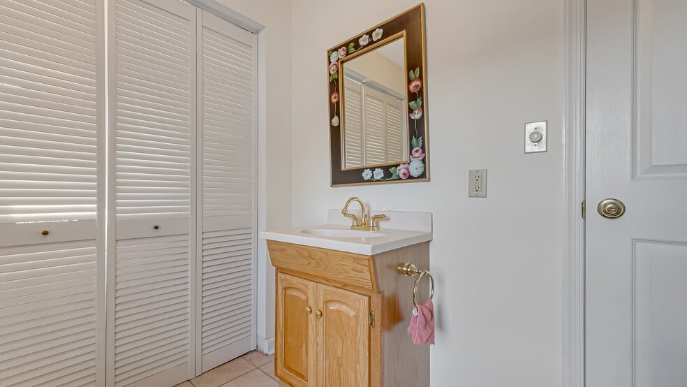 More Photos Of 207 W Broad St, Bethlehem Office For Sale