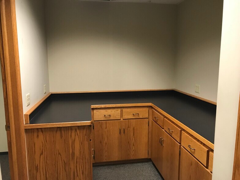 More Photos Of 1250 Highway 15 S, Hutchinson Office For Lease