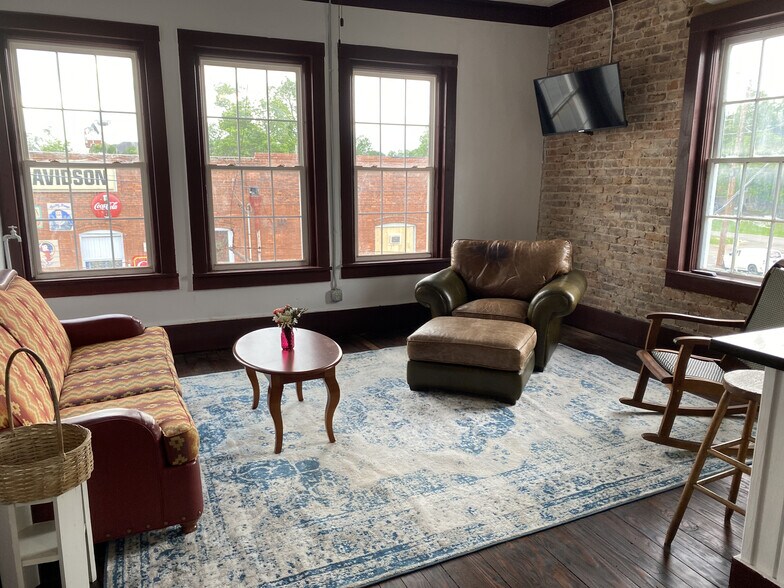 More Photos Of 36 Church St N, Jeffersonville Light Manufacturing For Sale