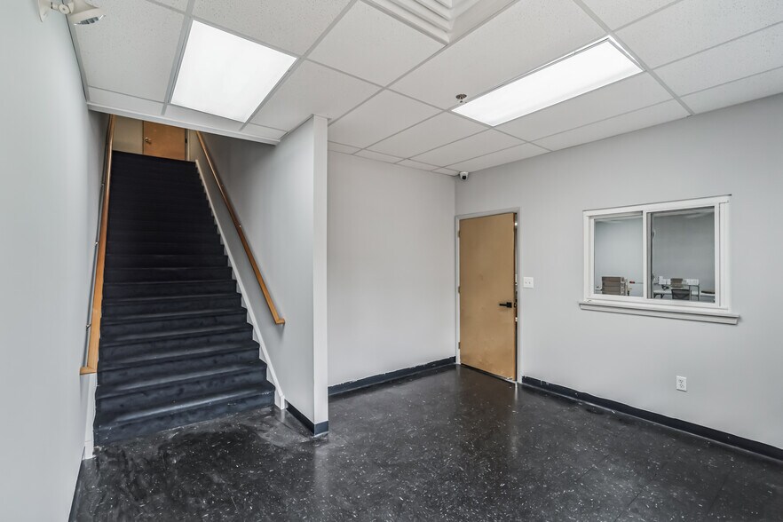 More Photos Of 600 Deer Rd, Cherry Hill Light Distribution For Sale